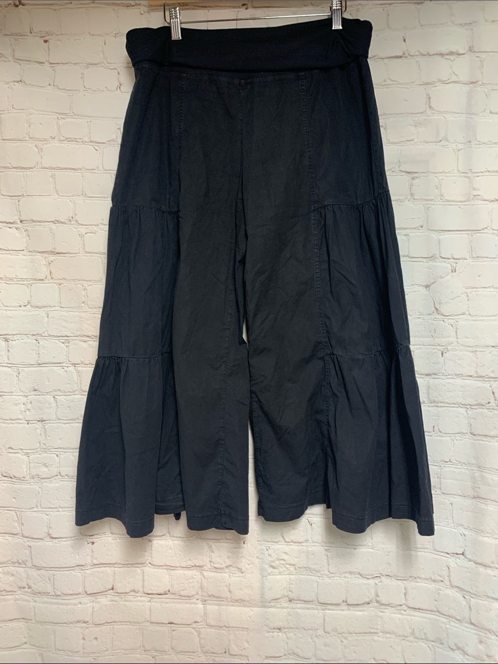 XCVI Wide Leg Ruffle Crop Pants Size L - Picture 3 of 4